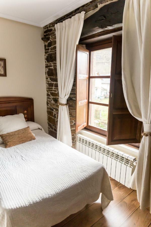 Hotel Амбасместас Экстерьер фото