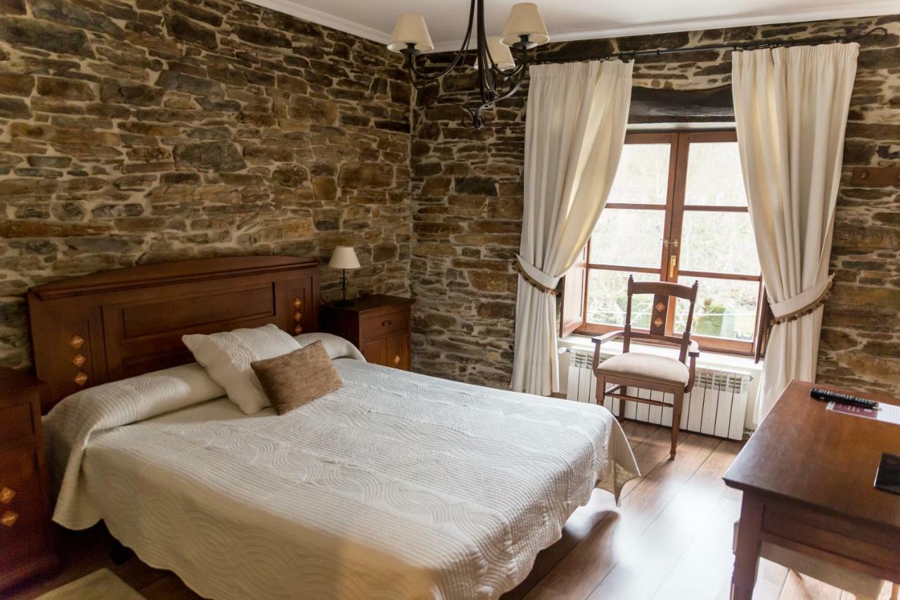 Hotel Амбасместас Экстерьер фото