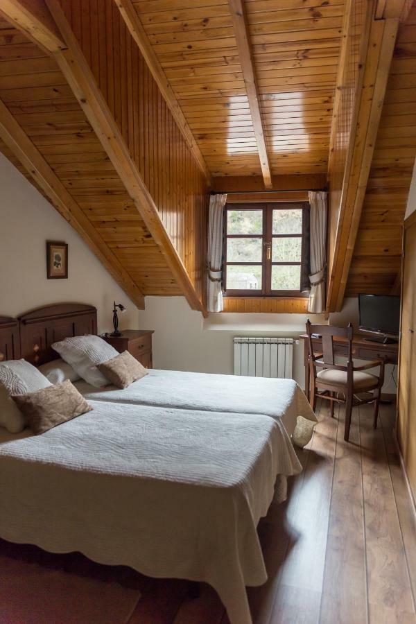 Hotel Амбасместас Экстерьер фото